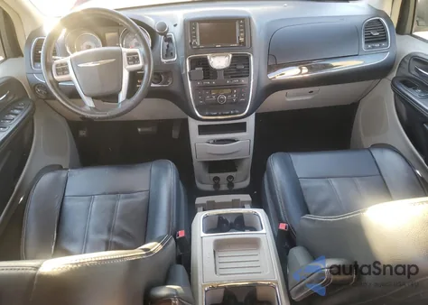 2013 Chrysler Town & Country Touring из США, поврежденный, VIN 2C4RC1BG6DR689147